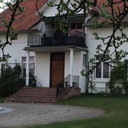 Ekeby I Bro Bed & Breakfast Exterior photo