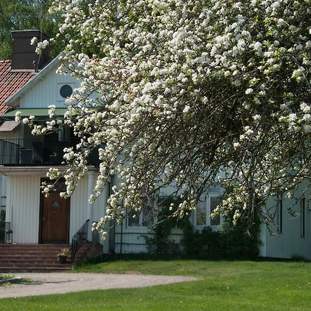Ekeby I Bro Bed & Breakfast Exterior photo
