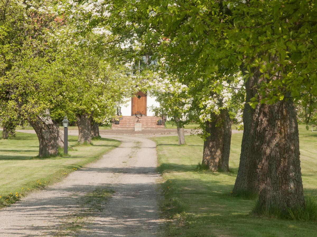 Ekeby I Bro Bed & Breakfast Exterior photo